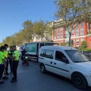 beyoglunda zincirleme kaza 8 kisi yaralandi dZW9a5cM