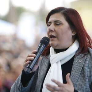 chpli ozlem cercioglunun akpye gececegi iddiasina partiden aciklama iki gun sonra sabahin korunde evinden gozaltina alinabilirsin tehdidi var SROJvyFv