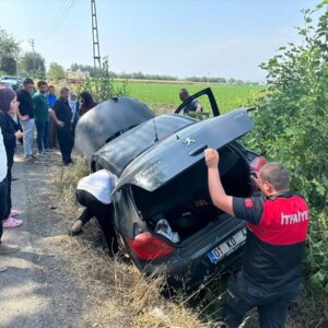 duzicinde otomobil sarampole devrildi 4 yarali r3qHtlSY