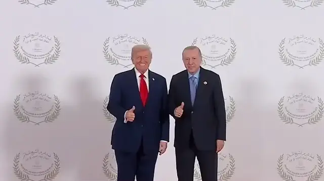 cumhurbaskani erdogan ile trumptan misirda aile fotografi Fu3U4Y4M.webp