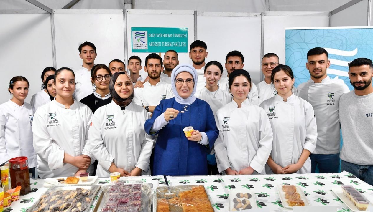 emine erdogan 5 rize gastronomi gunleri etkinliklerine katildi VLA13lab