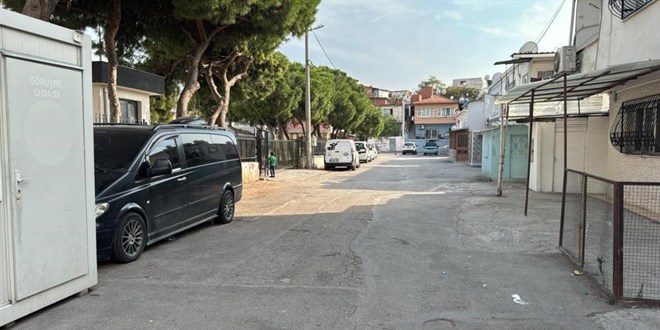 izmirde eski es dehseti sokak ortasinda bicaklayarak oldurdu UFR9Ffyt.jpg