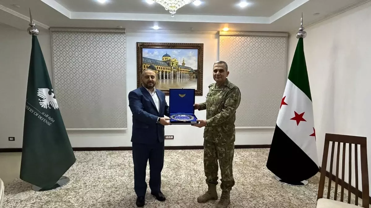 korgeneral altindag samda suriye savunma bakani ile gorustu gO8xLIOv.jpg