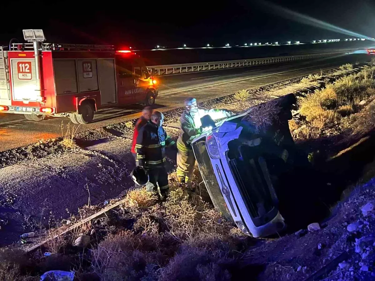 mardinde hafif ticari arac devrildi surucu yaralandi 5NbOrsJr.jpg