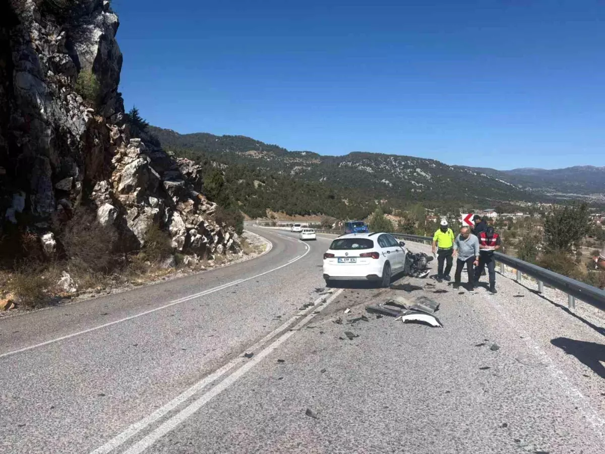 muglada otomobil motosiklet kazasi surucu hayatini kaybetti aXvSHZVB.jpg