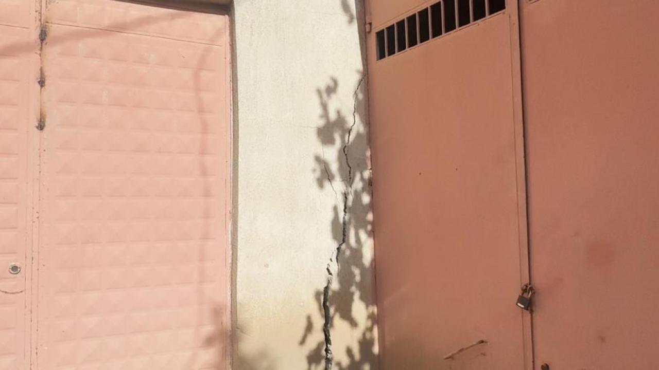 1 metrelik obruklar olustu evlerin duvarlari catladi yTxV3VAZ.jpg