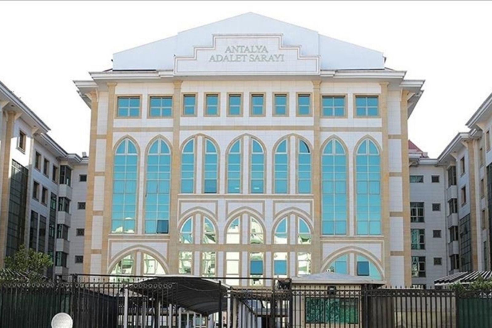 antalya buyuksehir belediyesi sorusturmasinda 8 supheli daha gozaltina alindi vayhieb7.jpg