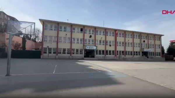 70 Yaşındaki Okul Görevlisi İki Öğrenciyi Tacizden Tutuklandı