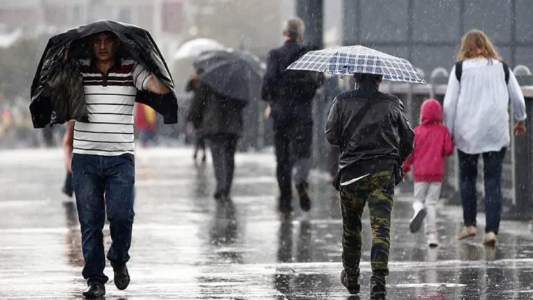 meteoroloji-yarini-isaret-etti-istanbul-dahil-10-il-icin-gok-gurultulu-saganak-alarmi-ALkZknnm