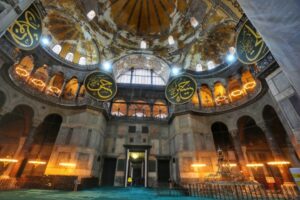 BAKAN ERSOY AÇIKLADI: "AYASOFYA'DA SÜREÇ DEVAM EDİYOR, SULTANAHMET'TE ÇALIŞMALAR TAMAMLANDI" AYASOFYA-İ KEBİR CAMİİ'NDE CUMHURİYET TARİHİNİN EN KAPSAMLI RESTORASYONU GERÇEKLEŞTİRİLİYOR KÜLTÜR VE TURİZM BAKANI MEHMET NURİ ERSOY: "BATI BAHÇE'DE SÜRDÜRÜLEN ÇALIŞMALARLA BU MEKANLARA BAĞLI YÜZLERCE METRE UZUNLUĞUNDAKİ 7 TÜNEL HATTINI DA BELGELEDİK. "BU TÜNELLERDEN ŞU ANA KADAR BİN 68 TON TOPRAK DOLGUYU TAHLİYE EDEREK TEMİZLEDİK" "KUZEY, DOĞU VE GÜNEY CEPHELERİ İLE MİNARESİNDE YAKLAŞIK 11 BİN METREKARE İSKELE KURULUMU YAPTIK" RESTORASYON ÇALIŞMASI SIRASINDA 1600 YILLIK 7 ADET TÜNEL ORTAYA ÇIKTI