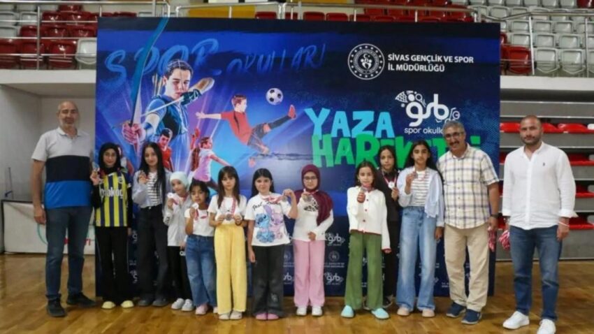 Kuran kursu ogrencileri taha akgul spor salonunda firtina gibi esti PswmudIs