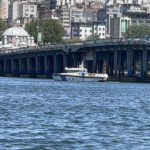 Unkapani koprusunde tekneden dusen gorevli icin arama calismasi baslatildi CJabqc3W